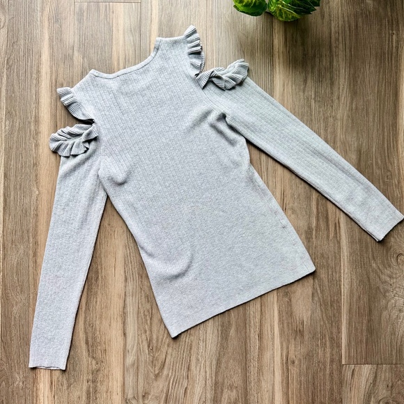 White House Black Market Gray Ruffle Cold Shoulder Ribbed Knit Top | Size S - Picture 8 of 9
